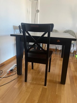 Mesa Negra IKEA y 4 Sillas