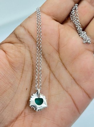 Collana con pendente verde e argento