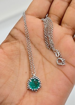 Collana con pendente verde e argento