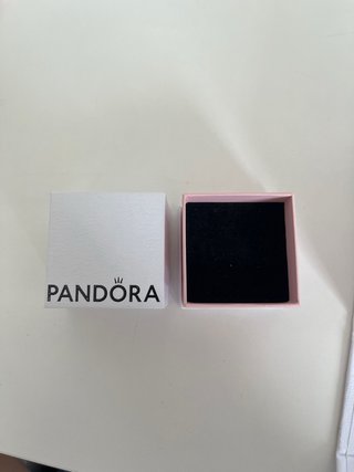 Caja de regalo Pandora rosa y blanca