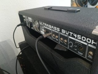Amplificador Bajo Behringer BVT4500H