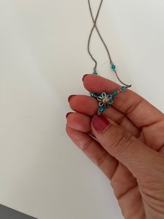 Collana con pendente rosa blu