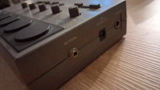 Yamaha MR10 Drum Machine