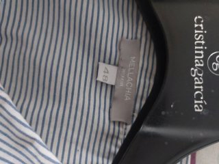 Blusa de verano a rayas blanca y azul
