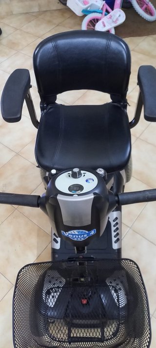 Scooter eléctrica 4 ruedas