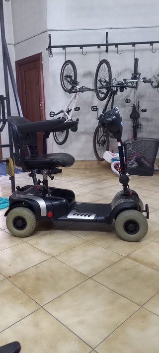 Scooter eléctrica 4 ruedas