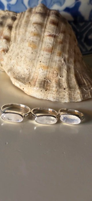 Anillo plata de ley piedra luna Los apilables