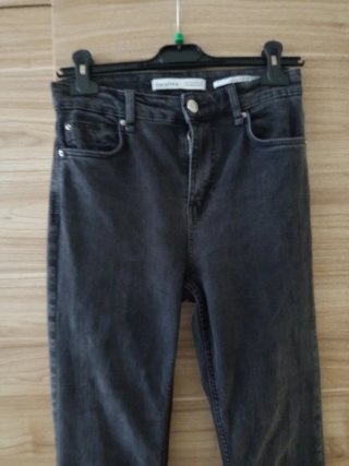 Pantalón Bershka Talla 36 Gris