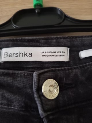 Pantalón Bershka Talla 36 Gris