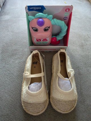 Lote Bebé: Zapatos H&M Talla 22 + Teléfono Unicorn