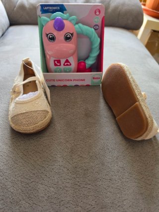 Lote Bebé: Zapatos H&M Talla 22 + Teléfono Unicorn