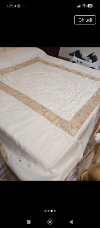 Copriletto matrimoniale beige e bianco