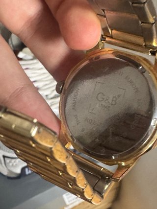 Reloj Q&Q Dorado Elegante