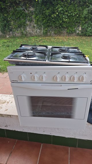 Cocina Balay 4 fuegos con horno