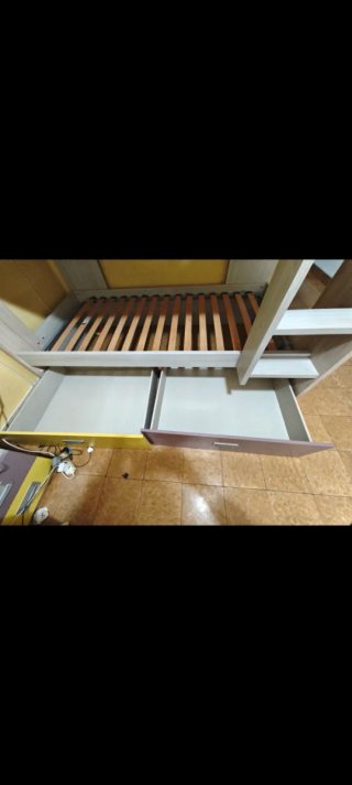 Litera con cajones y escaleras