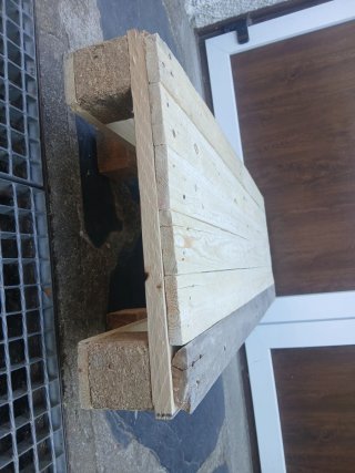 Mesa baja de madera de palets