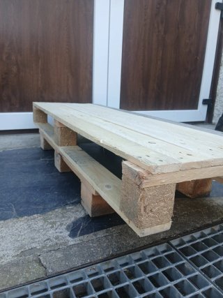 Mesa baja de madera de palets