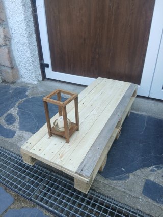 Mesa baja de madera de palets