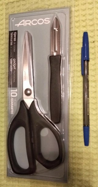 Juego Cocina Tijeras y Pelador marca Arcos