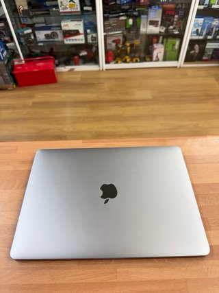 MacBook Pro 2018 13” i5 8GB RAM 256GB SSD