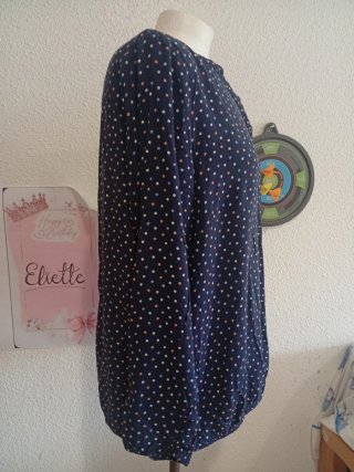 Blusa azul con lunares multicolor