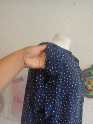 Blusa azul con lunares multicolor