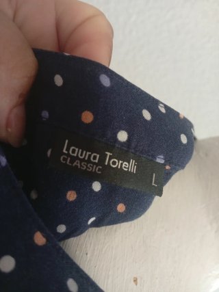 Blusa azul con lunares multicolor