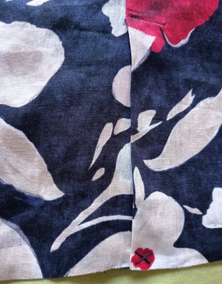 Falda floral azul y roja