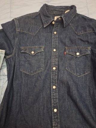 Conjunto 1.Camisa vaquera Levis y 2 vaquero Levis