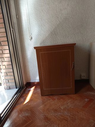 Máquina de coser Alfa con mesa y mueble