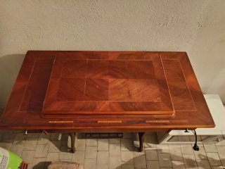 Máquina de coser Alfa con mesa y mueble