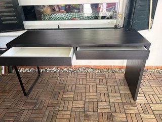 Escritorio IKEA MICKE Negro/Marrón-Hay 2 cajones