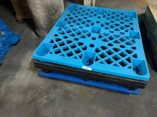Palets de plástico azules de 120x100