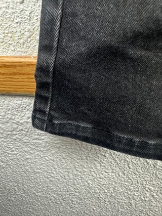 Pantalón vaquero negro Zara