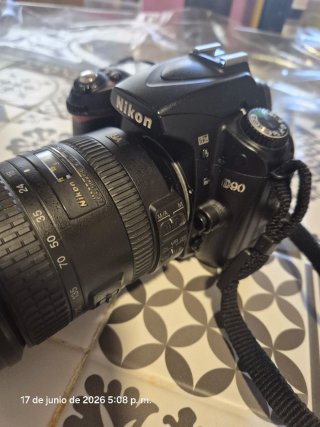 Nikon D90 + Objetivo 18-200mm VR