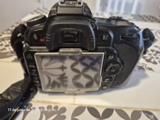 Nikon D90 + Objetivo 18-200mm VR