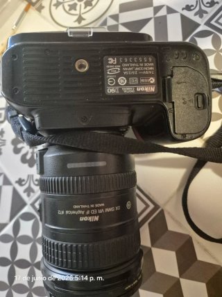 Nikon D90 + Objetivo 18-200mm VR