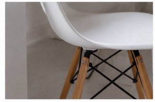 Mesa comedor nórdica + 2 sillas blancas