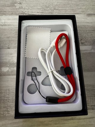 Consola Retro Roja con Funda Negra