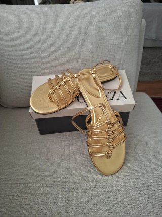 Sandalias Zara Doradas Planas