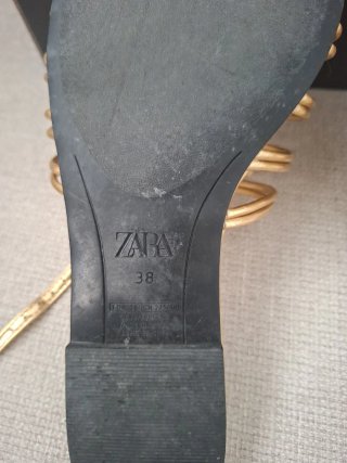 Sandalias Zara Doradas Planas