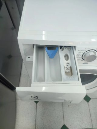 Lavadora marca Electrolux de 9kg clase A 1600rpm