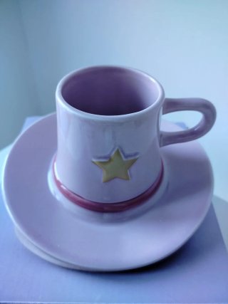 Tazza con sottovaso a forma di cappello