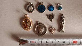 Lote de medallas religiosas