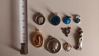 Lote de medallas religiosas