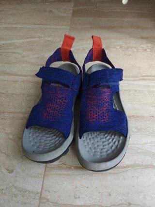 Sandalias trekking azules y rojas T35