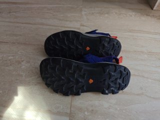 Sandalias trekking azules y rojas T35