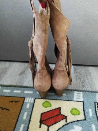 Botas serraje marrón flecos talla 40
