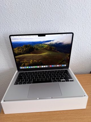 MacBook Air 13 M2 2022 8 nucleos SSD como nuevo