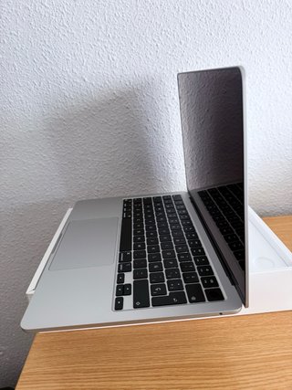 MacBook Air 13 M2 2022 8 nucleos SSD como nuevo